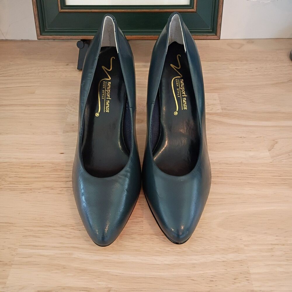 Newport News Easy Style Women's Fine Leather Blue Pumps Stiletto Heels 7.5 Wide - Picture 3 of 11